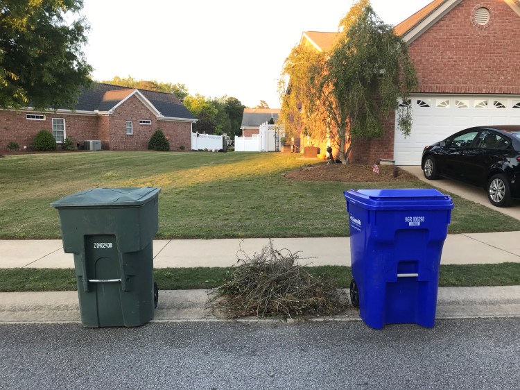 20200415 ready for trash day